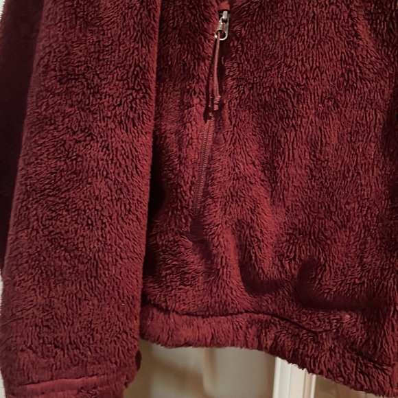 North Face Jacket Large Burgandy  Excellent  condition  Like New Without Tags - Picture 5 of 6